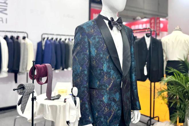 工作服定制以衣载道奕生爱解释全场景穿衣艺术(图3)