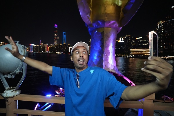 金年会官网阿联酋网红达人安步上海陌头免签新政下的万万级“种草”之旅(图1)