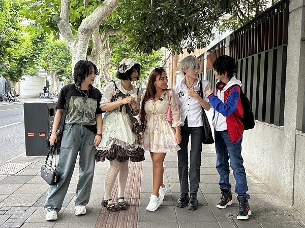 金年会官网阿联酋网红达人安步上海陌头免签新政下的万万级“种草”之旅(图6)