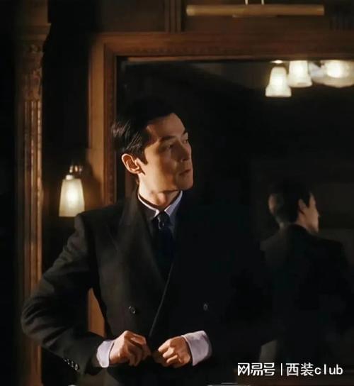 金年会金字招牌诚信至上西装定制浅谈西装汗青演化的魅力(图3)